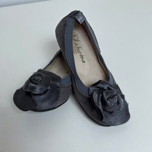 Naturino Gray Girl’s Shoes with Floral Accent